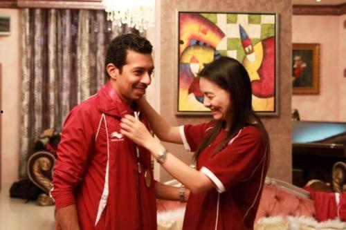 拍卖会后嫁给老公死对头,爱恨交织，我与老公死对头的婚姻纠葛